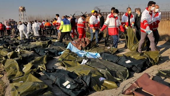 عائلات ضحايا الطائرة الأوكرانية ترفض إدانة القضاء الإيراني لمتهم.. وتؤكد: "الحكم صوري"