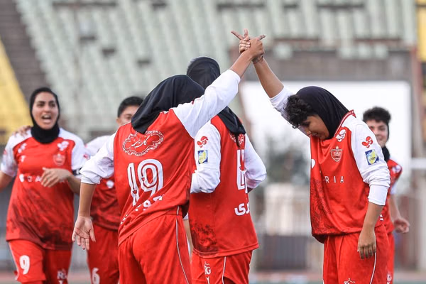 پس از نامه دادستان تهران؛ بلیتفروشی دربی زنان پرسپولیس و استقلال متوقف شد