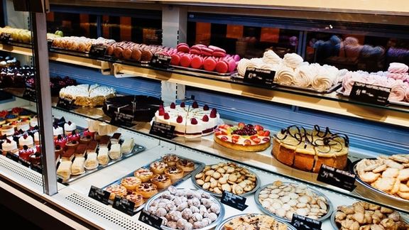 اتحادیه صنف قنادی تهران: دلار گران شود، قیمت شیرینی هم بالا میرود