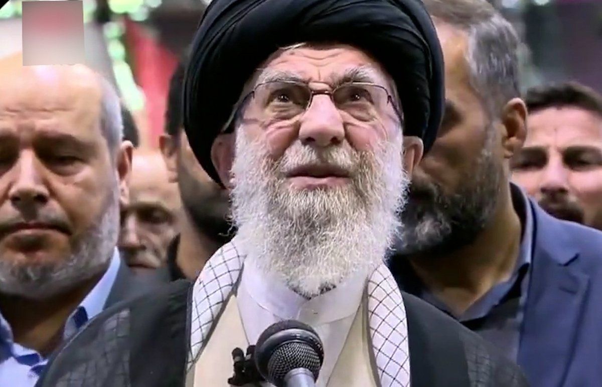 مصادر لـ"رويترز": نقل خامنئي إلى مكان آمن مع اتخاذ تدابير أمنية مشددة 