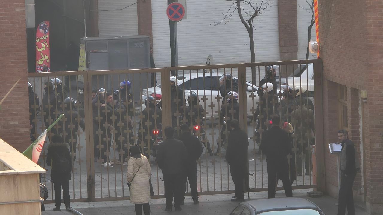 نیروهای سرکوبگر جمهوری اسلامی به یک بیمارستان دیگر حمله کردند