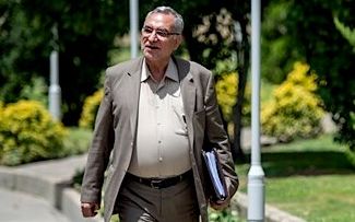 وزیر بهداشت درباره جلوگیری از سقط جنین: نام زنان باردار را در سیستم ثبت میکنیم