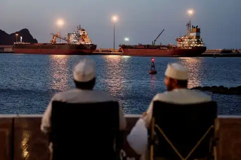 نشست عمان به تعویق افتاد؛ اختلال در مسیرهای نفتی نگرانی از کاهش عرضه جهانی را افزایش داد