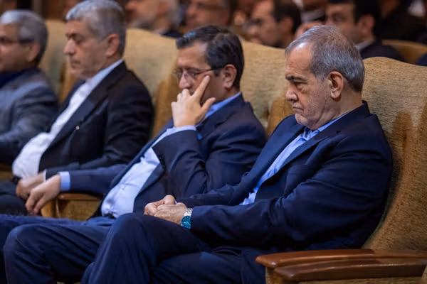 واکنش پزشکیان به اعتراضات بازار؛ وزیر برکنارشده اقتصاد به بانک مرکزی بازمیگردد