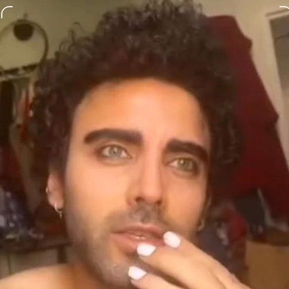 بازداشت محمد صادقی، بازیگر تلویزیون، پس از انتقادهایش از حجاب اجباری