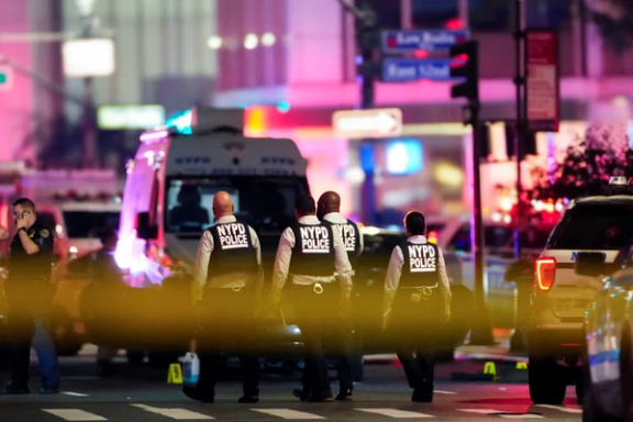 تیراندازی در یک رستوران در نیویورک ۳ کشته و ۸ زخمی برجای گذاشت