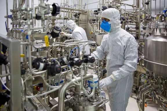 معاون اول رئیسی: تجهیزات واکسن ایرانی را به اسم اسباب خانه سفیر وارد کردیم