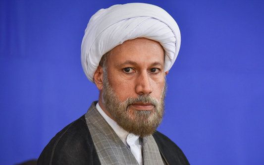 امامجمعه شیراز با اشاره به مدیریت کشور؛ ما خیلی حرف میزنیم