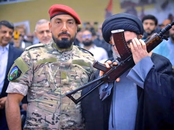 هیثم علی طباطبایی (سمت چپ)