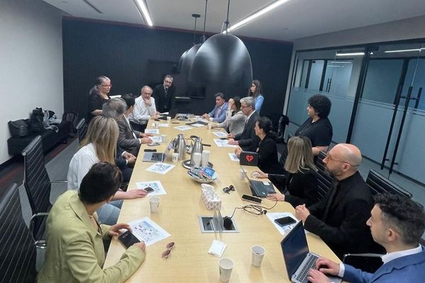 ناشطون إيرانيون يجتمعون بأعضاء البرلمان الكندي لمواجهة الأعمال التخريبية للنظام الإيراني