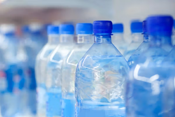 سایت دیدهبان ایران از محدودیت خرید آب در برخی فروشگاههای تهران خبر داد