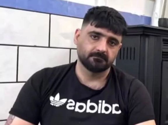 السلطات الإيرانية ترفض تسليم جثة معارض إيراني حتى يؤكد والده رواية الأمن "الكاذبة"