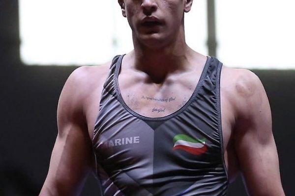 إعدام مصارع عمره 19 عامًا واثنين آخرين في إيران بعد اتهامهم بقتل عنصرين أمنيين