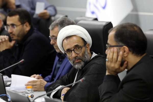 عضو هیات رییسه مجلس: آمریکا از میز مذاکره فقط بهعنوان «تلهگذاری» استفاده میکند
