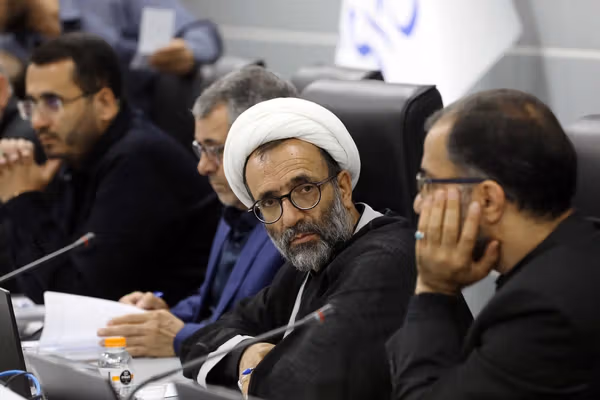 عضو هیات رییسه مجلس: آمریکا از میز مذاکره فقط بهعنوان «تلهگذاری» استفاده میکند