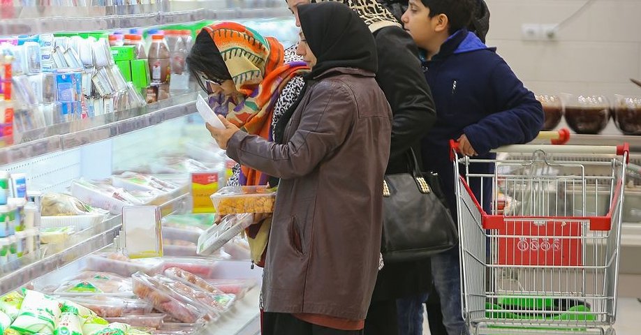 War or government failure? Record inflation fuels political battle in Iran