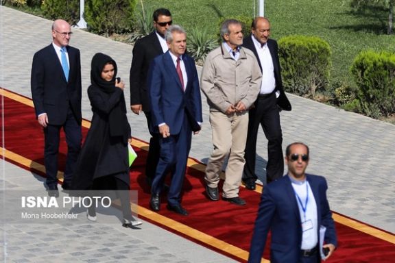 Pezeshkian, deputy speaker of parliament, welcoming a foreign delegation in August 2016