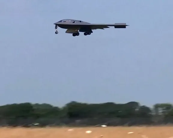 رسانه آمریکایی: یک خلبان بی-۲ در حمله ایران زن بوده است