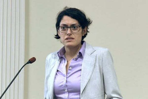 البنتاغون يغير منصب "متهمة" من أصول إيرانية بتسريب وثائق خطة الهجوم الإسرائيلي على إيران