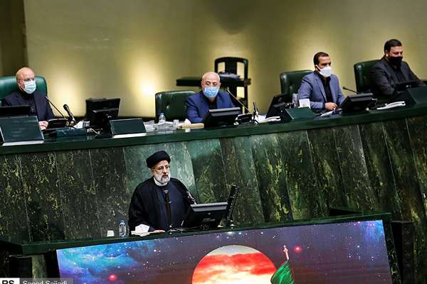 Iran's Raisi Likely To Reshuffle Economic Team Amid Financial Crisis