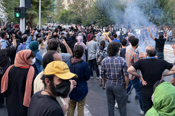 نيويورك بوست: معارضو النظام الإيراني يتحدثون عن احتمال اندلاع احتجاجات جديدة