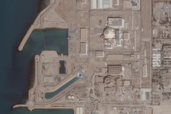 آژانس بینالمللی انرژی اتمی: یک پرتابه به محوطه نیروگاه بوشهر برخورد کرد