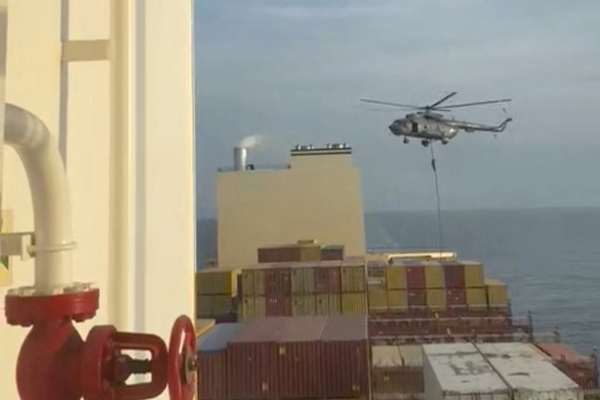 بعد استيلاء الحرس الثوري عليها.. البرتغال تطالب إيران بالإفراج عن طاقم السفينة المحتجزة