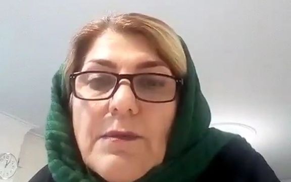 بعد زيارته في السجن.. والدة ناشط إيراني: ابني يتعرض إلى تعذيب شديد