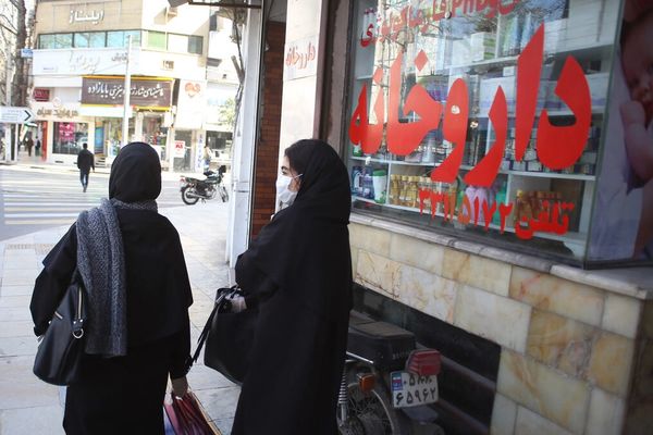 إيرانيون متفاعلون مع حملة "إيران إنترناشيونال": الدواء شحيح والنظام أخذ المرضى كرهائن