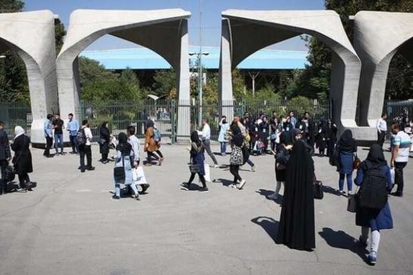 في تصعيد جديد ..الجامعات الإيرانية تمنع جميع الخدمات للطالبات "غير المحجبات"