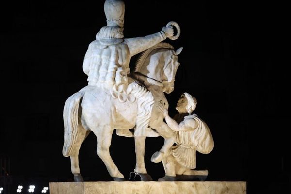 In nationalist push, Iran unveils statue of kneeling Roman emperor