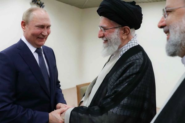 خامنئي لبوتين: يجب طرد الأميركيين من شرق الفرات في سوريا