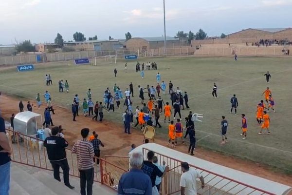 حمله به بازیکنان سایپا اهواز و داور مسابقه با کاشان با پُتک و چاقو