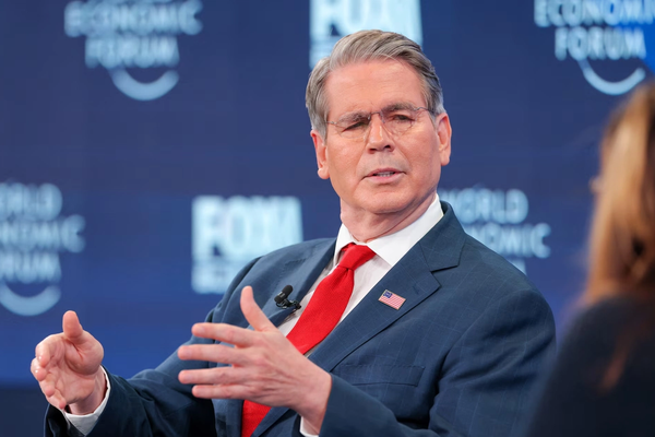 وزير الخزانة الأميركي: تصعيد "حملة الغضب الاقتصادي" لإضعاف النظام الإيراني