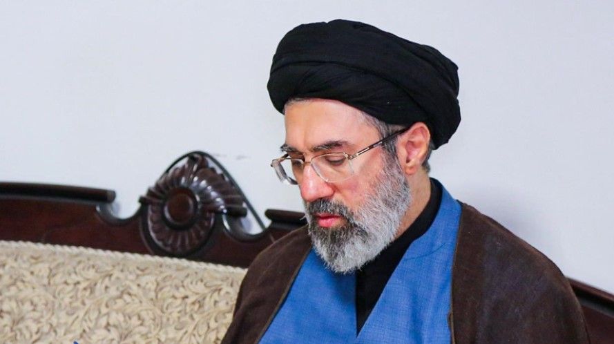 سی‌ان‌ان: مجتبی خامنه‌ای به دلیل سوختگی‌ شدید صورت، بالاتنه و پا، در انزوا تحت درمان است