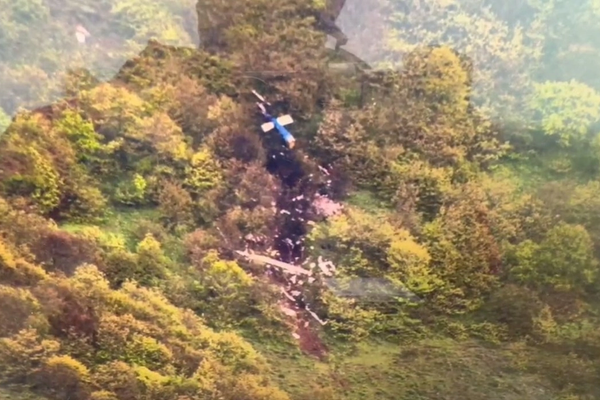 صحيفة إيرانية: سقوط مروحية رئيسي قرب أذربيجان يعزز فرضية ضلوع إسرائيل في الحادثة