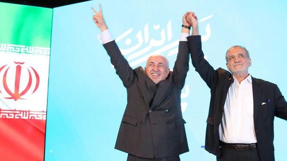 بعد استقالته اعتراضًا على التشكيلة الوزارية.. ظريف يعلن عودته للعمل مع الحكومة الإيرانية