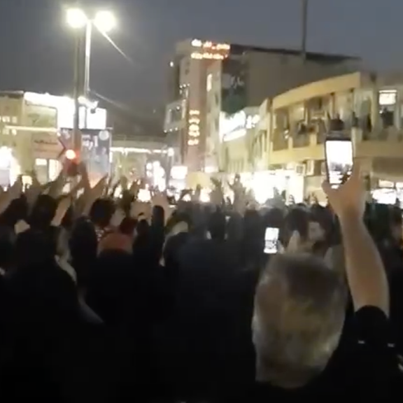 تجمع مردم در خرمشهر و بندرعباس برای همبستگی با مردم آبادان