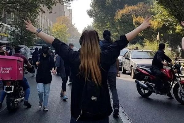 السلطات الدولية تندد بقمع الإيرانيين وتعمل لزيادة الضغط على نظام طهران