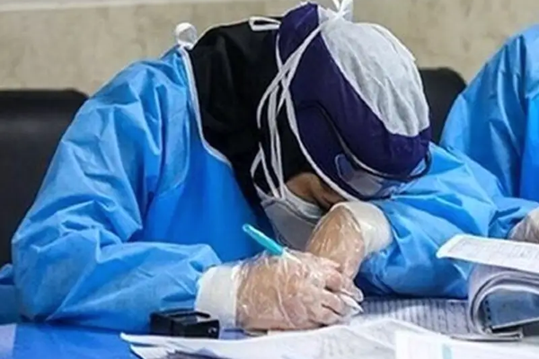 مسؤول طبي إيراني:ارتفاع أعباء العمل وعدم تناسب الرواتب من أسباب زيادة انتحار الكوادرالطبية