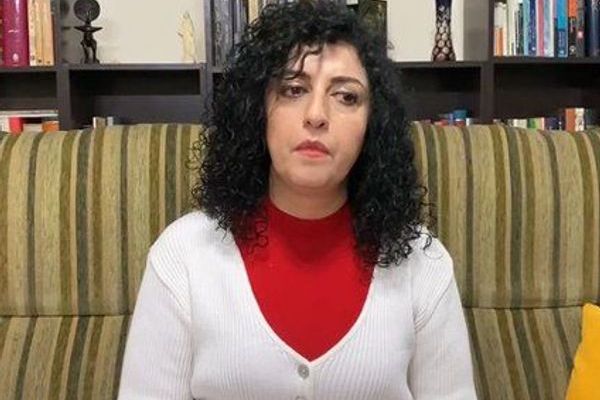 الناشطة الإيرانية المسجونة نرجس محمدي: تصاعد "العنف المنهجي المميت" ضد المتظاهرات السجينات