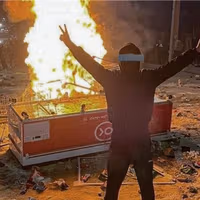 گزارشها از کشتار گسترده معترضان با شلیک گلوله جنگی در سراسر ایران حکایت دارد