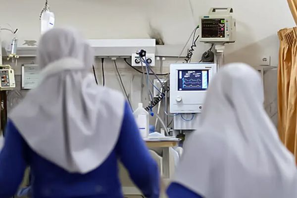 مسؤول طبي إيراني: آلاف من أفضل الممرضين تركوا وظائفهم أو هاجروا من البلاد