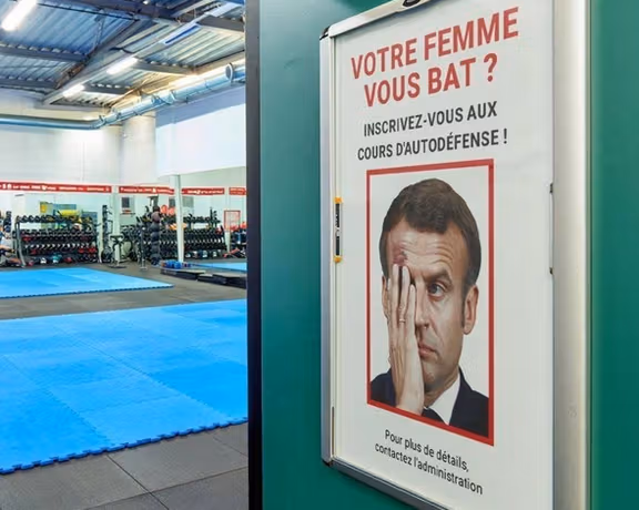 کنایه یک باشگاه رزمی به مکرون: همسرتان کتک میزند؟ در کلاسهای دفاع شخصی ما ثبت نام کنید!