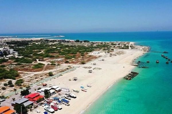 تنفيذا لأوامر خامنئي.. السماح بالسفر إلى جزر أبو موسى للمواطنين الإيرانيين دون تصريح