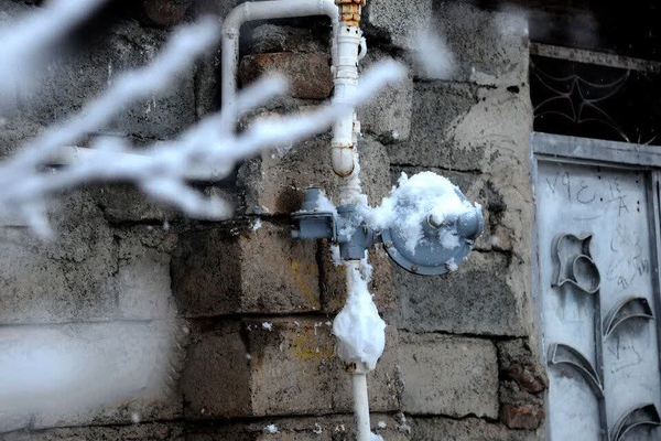 تصاعد أزمة انقطاع الكهرباء والغاز في إيران وإغلاق المؤسسات الحكومية والمدارس في 24 محافظة