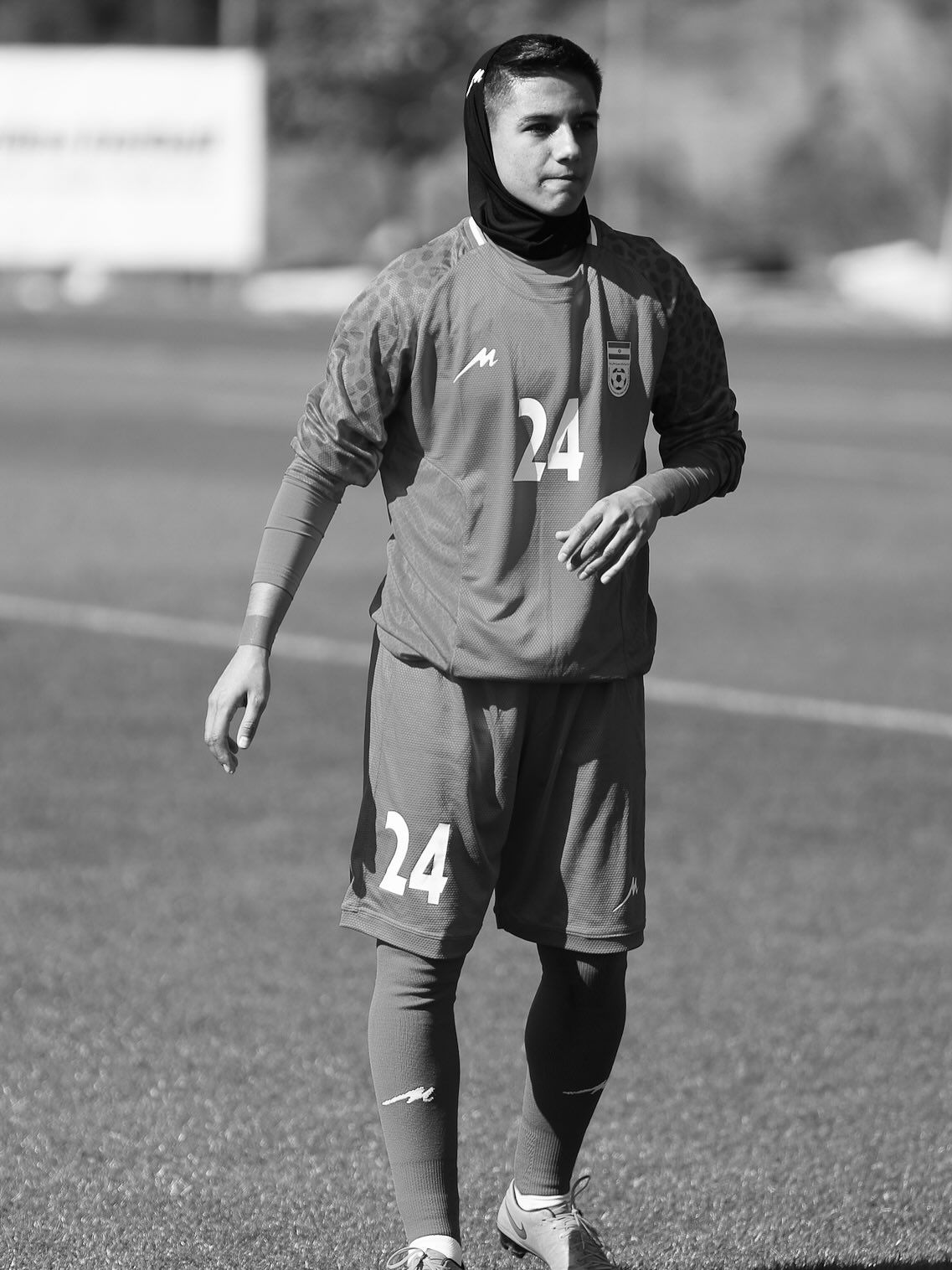 زهرا علی‌زاده، بازیکن گل‌گهر، پس از کشتار جمهوری اسلامی، از تیم ملی فوتبال کناره‌گیری کرد