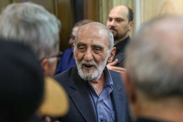 حسين شريعتمداري: الدول الأوروبية تعلم أننا قادرون على ضربها "وبقوة أيضًا"