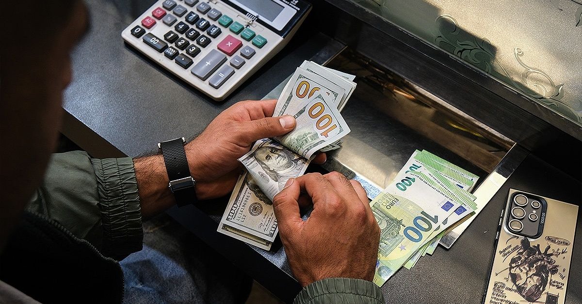 Iran’s rial hits new low as dollar nears 1.92 million