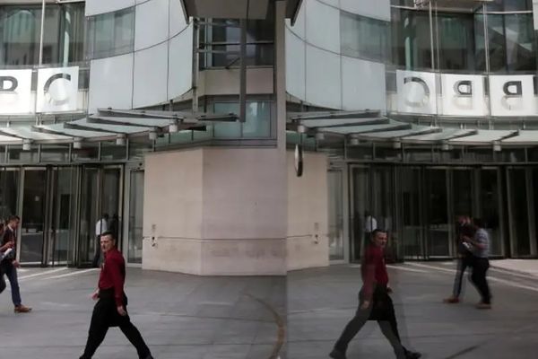 خلافات داخل قناة "بي بي سي" بسبب قبولها شروط إيران للسماح لها بتغطية الانتخابات